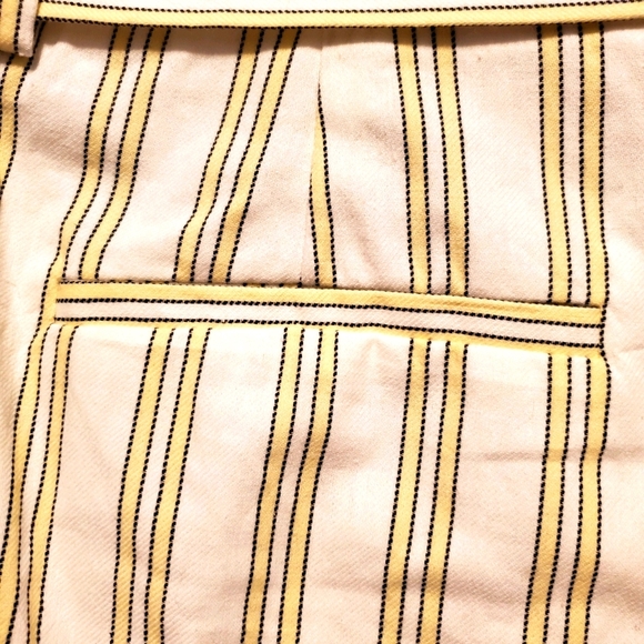 Woman’s dress shorts, size 10 - Picture 11 of 12